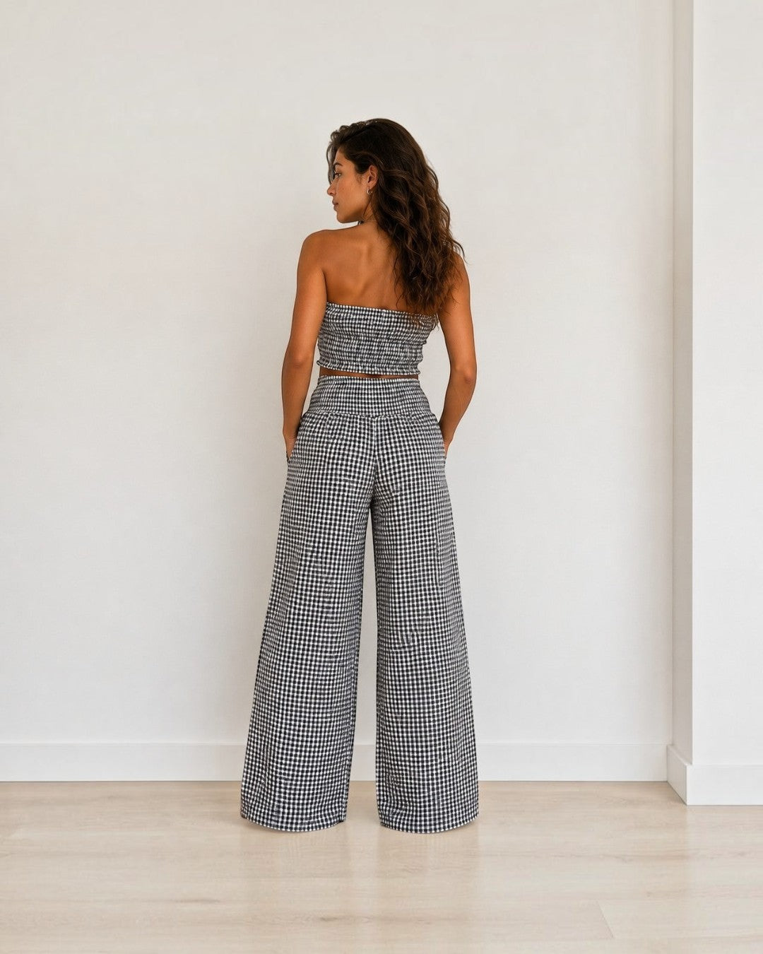 Conjunto de dos piezas A F R A A T E L I E R con top palabra de honor y pantalón ancho de cuadros vichy blanco y negro