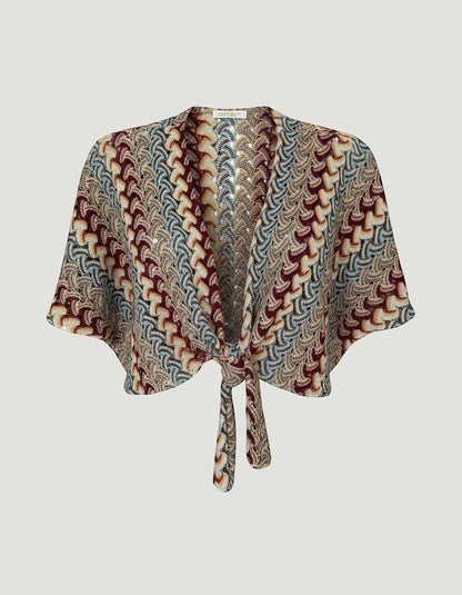 Bolero hippie de A F R A A T E L I E R en tejido de punto multicolor con patrón geométrico y cierre de nudo frontal