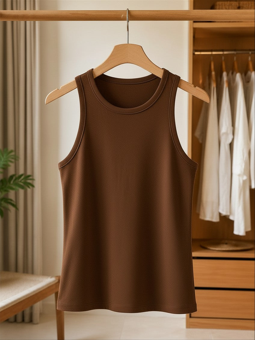 Camiseta sin mangas A F R A A T E L I E R de algodón color marrón chocolate con cuello redondo y corte ajustado