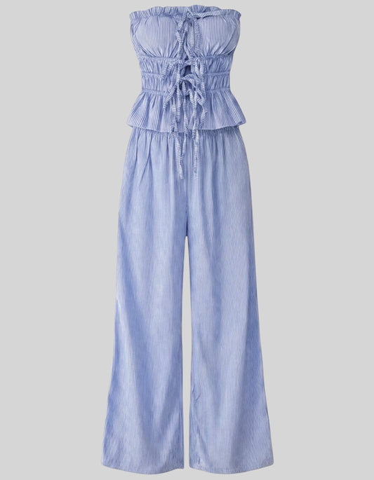 Conjunto Brisa de A F R A A T E L I E R con top palabra de honor fruncido y pantalón ancho de rayas azul y blanco
