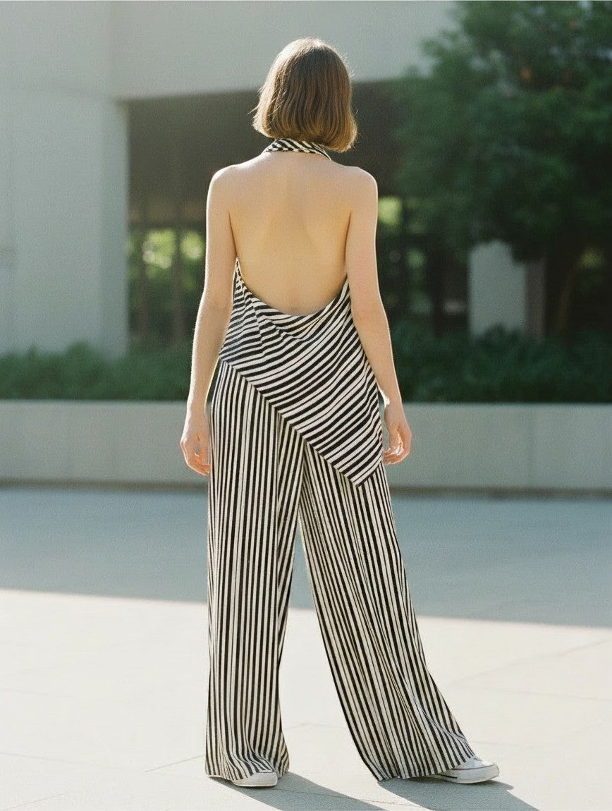 Conjunto Chloe de A F R A A T E L I E R con top halter de espalda descubierta y pantalón fluido de rayas chocolate y beige