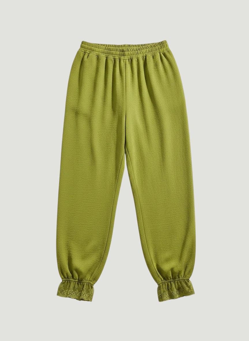 Pantalones verde oliva de A F R A A T E L I E R con cintura elástica, corte fluido y bajo con encaje bordado.